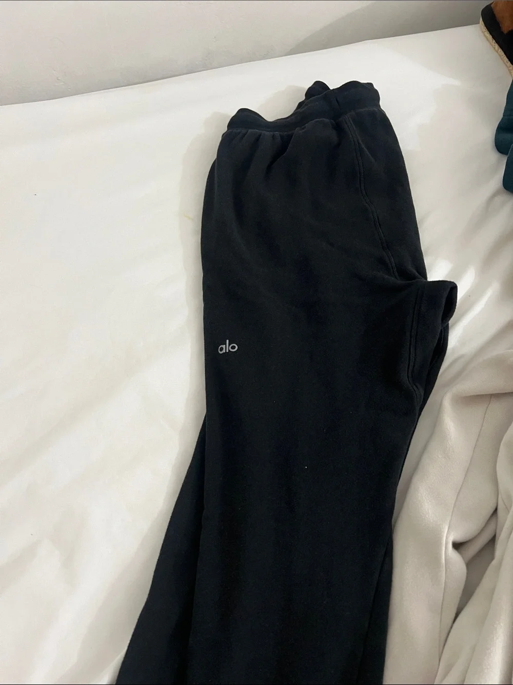 ALO Yoga Kids Sweatpants Trio — Black, Cream, Teal